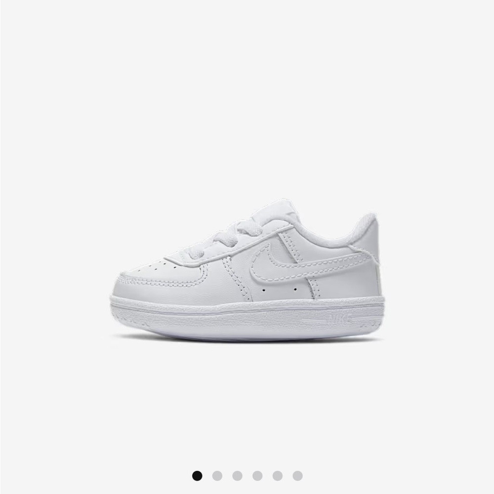 Nike White Air Force 1 Sneakers Classic Design